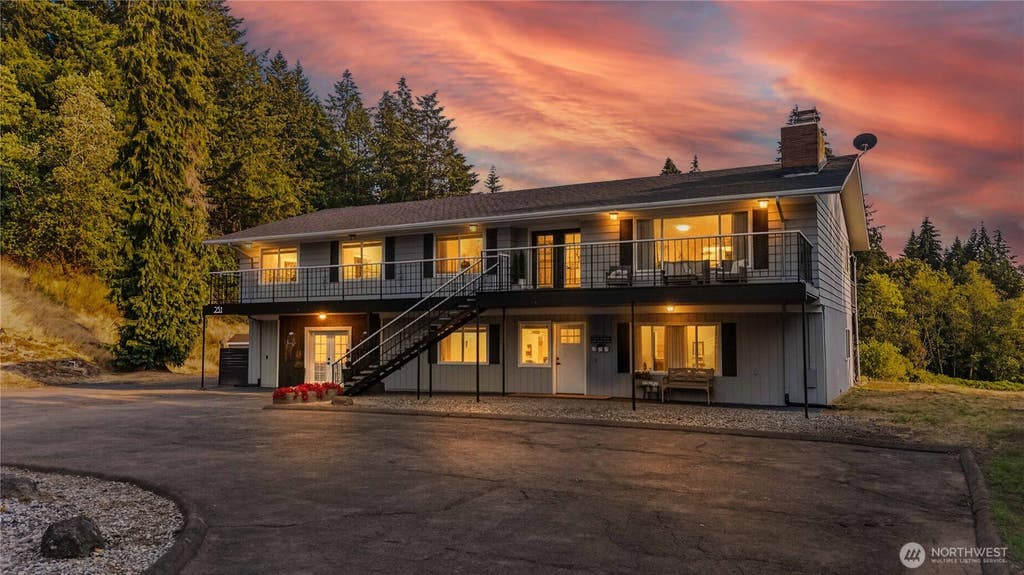 Photo of 231 Ring Road, Kalama, WA 98625 (MLS # 2569794)