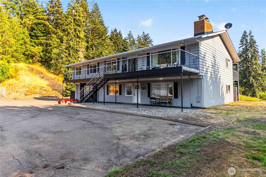 Photo of 231 Ring Road, Kalama, WA 98625 (MLS # 2569794)