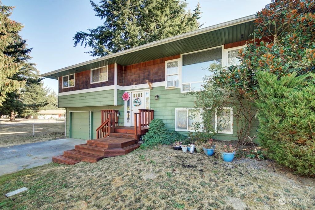 Photo of 9223 62nd Drive NE, Marysville, WA 98270 (MLS # 2004258)