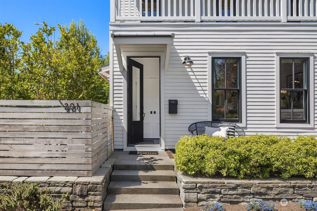 Photo of 201 29th Avenue E, Seattle, WA 98112 (MLS # 2066913)