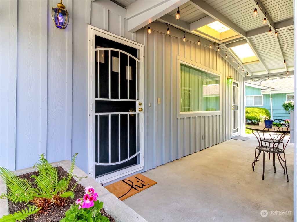 Photo of 29620 8th Avenue S, Federal Way, WA 98003 (MLS # 2234051)