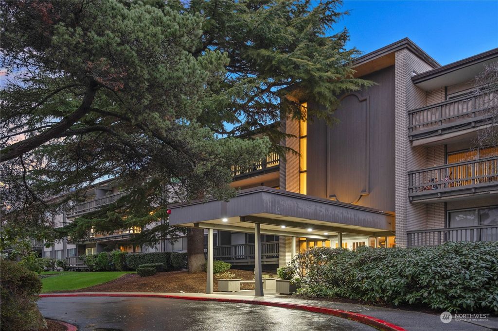 Photo of 2500 81st Avenue SE #322, Mercer Island, WA 98040 (MLS # 2186509)