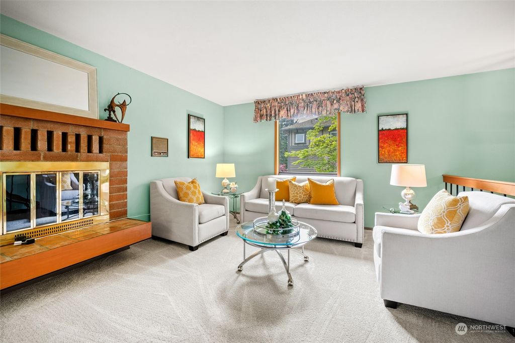 Photo of 11232 A Fremont Avenue N, Seattle, WA 98133 (MLS # 2219780)