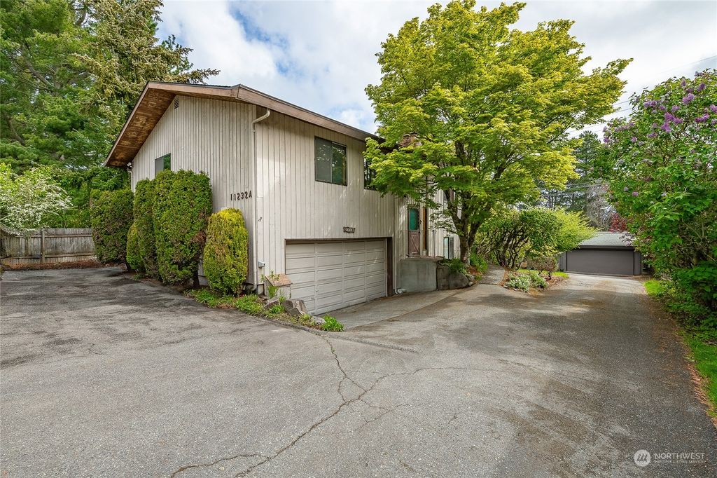 Photo of 11232 A Fremont Avenue N, Seattle, WA 98133 (MLS # 2219780)