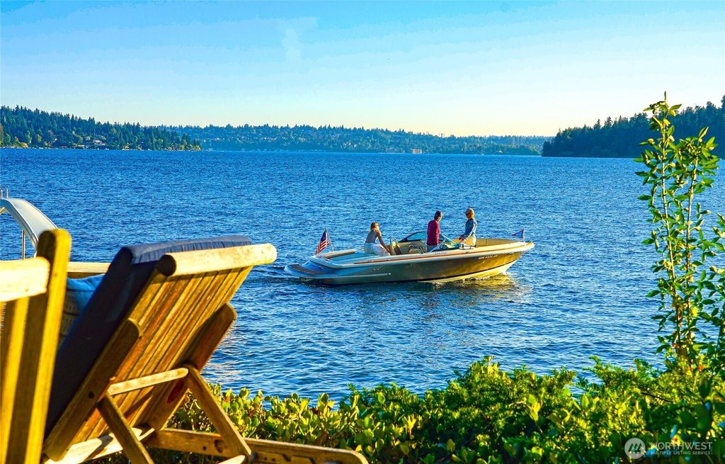 Photo of 18 Holly Lane, Mercer Island, WA 98040 (MLS # 2407362)