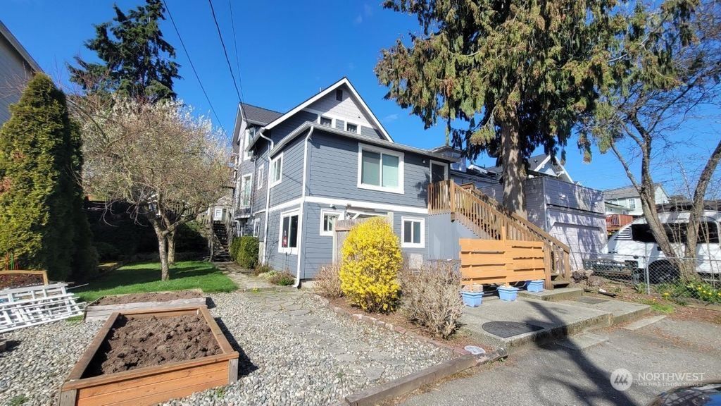 Photo of 3515 Oakes Avenue, Everett, WA 98201 (MLS # 2050850)