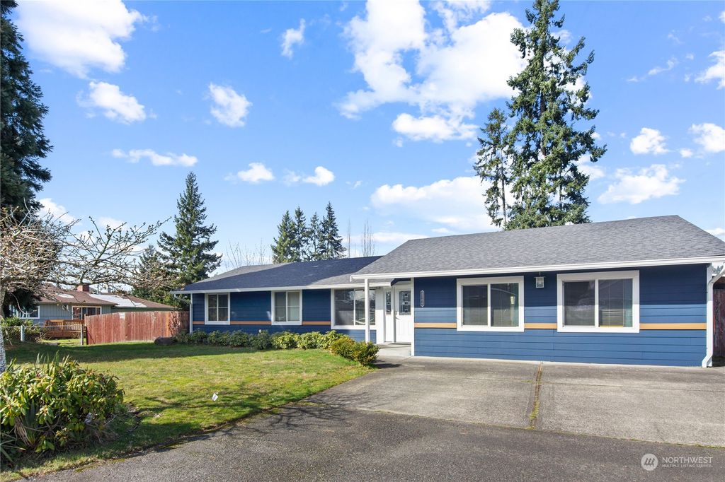 Photo of 4706 NE 18th Street, Renton, WA 98059 (MLS # 2210801)