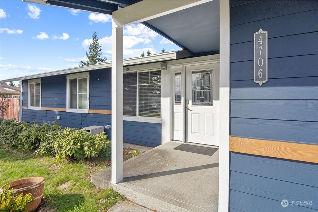 Photo of 4706 NE 18th Street, Renton, WA 98059 (MLS # 2210801)