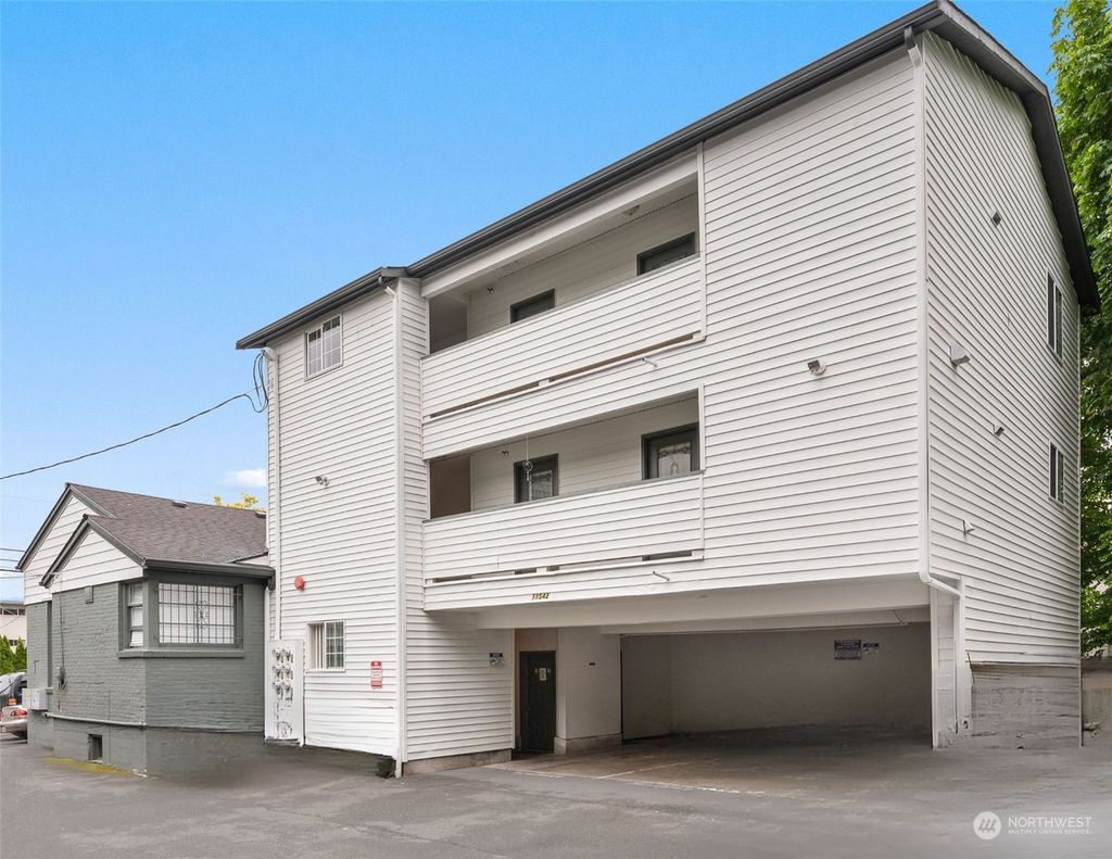 Photo of 11544 Greenwood Avenue N, Seattle, WA 98133 (MLS # 2313945)