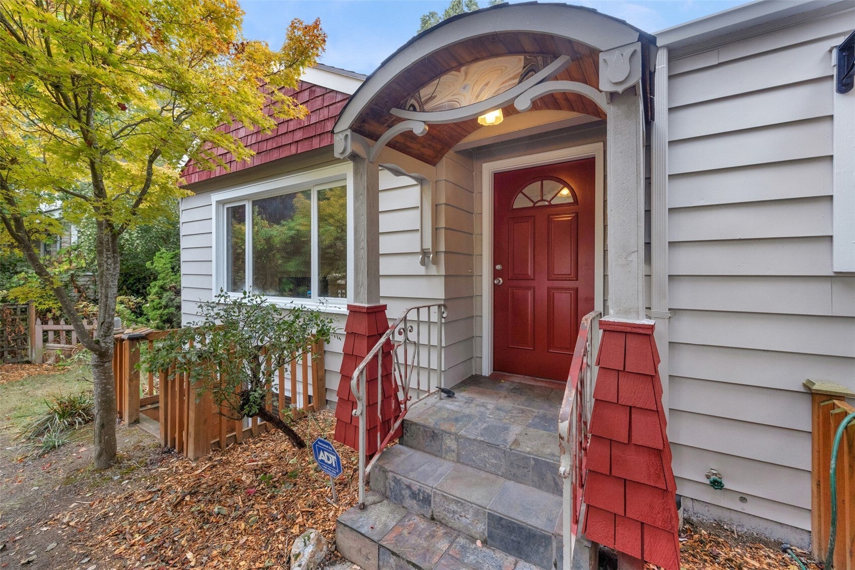 8 W Fulton Street