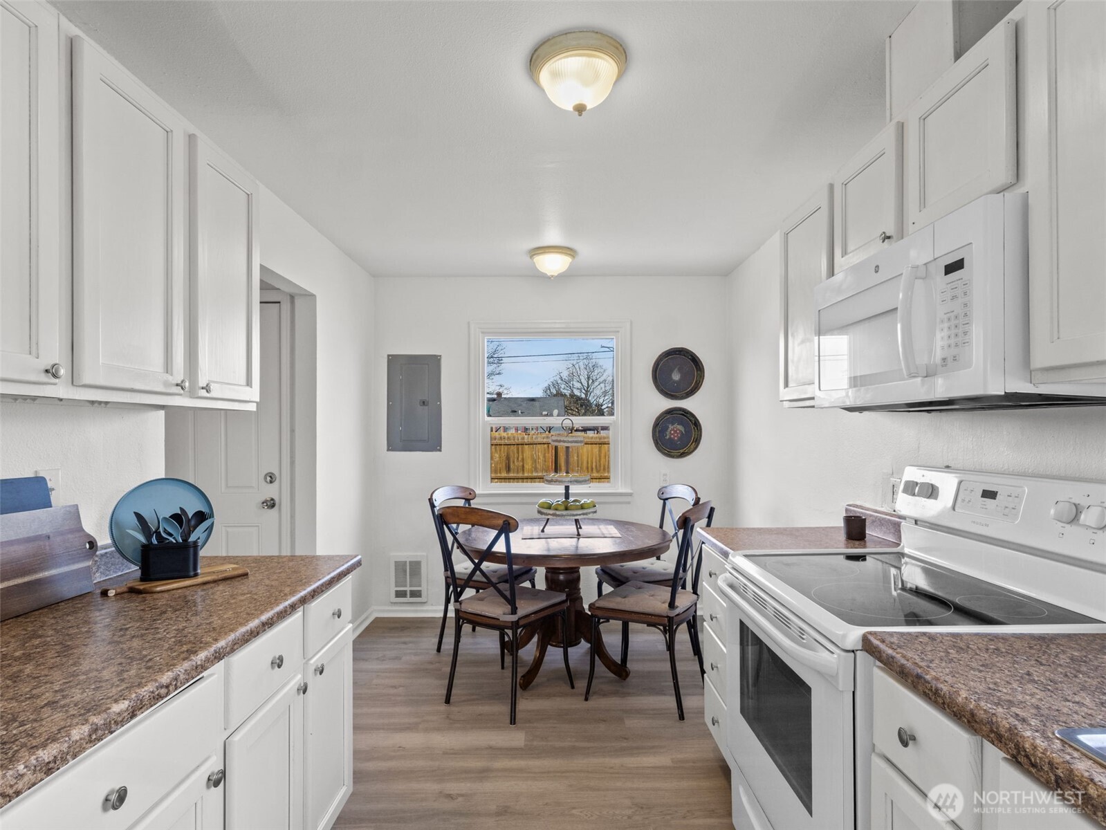 6802 S Oakes Street 1