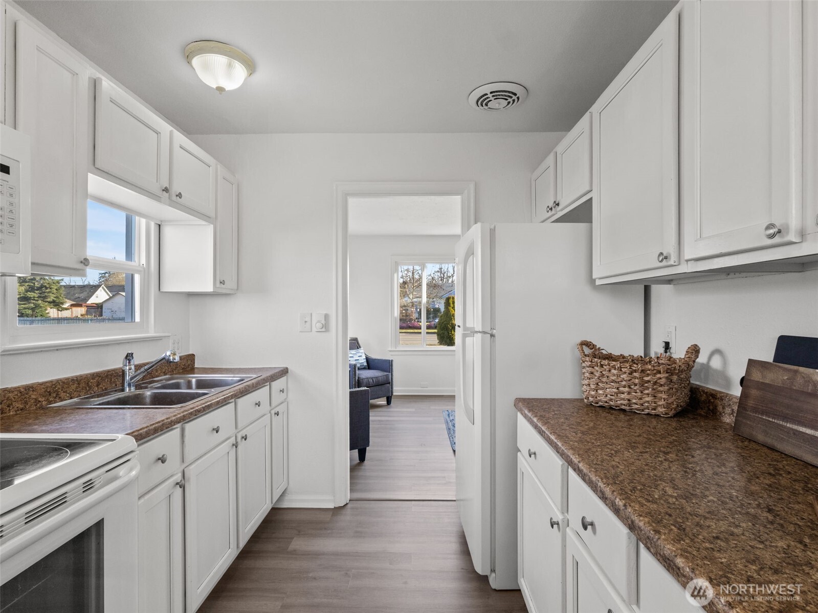 6802 S Oakes Street 1