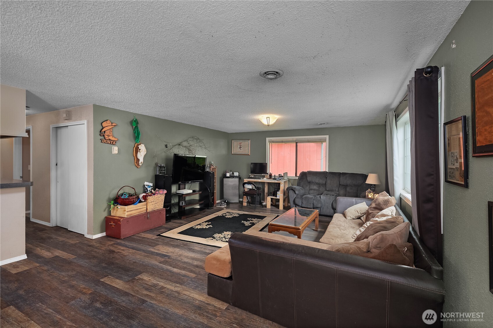 305 W 6th Street