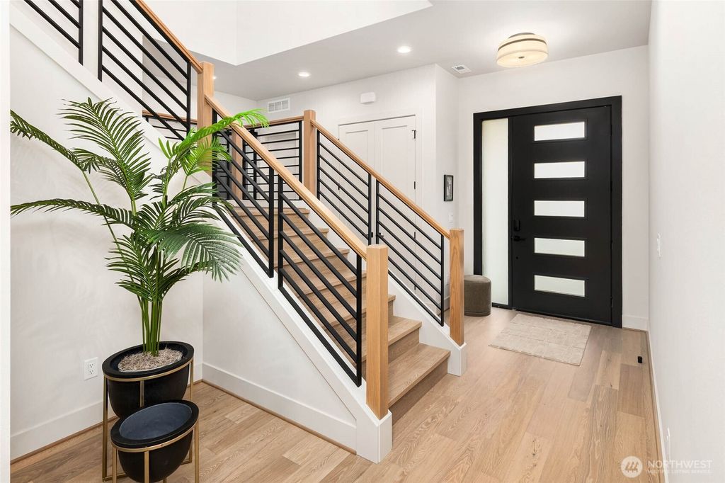 Photo of 13113 NE 104th Street, Kirkland, WA 98033 (MLS # 2440995)