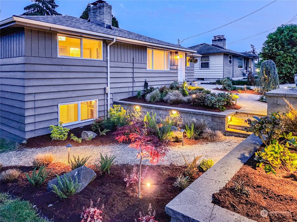 Photo of 16048 9th Ave SW Ave, Burien, WA 98166 (MLS # 2227487)