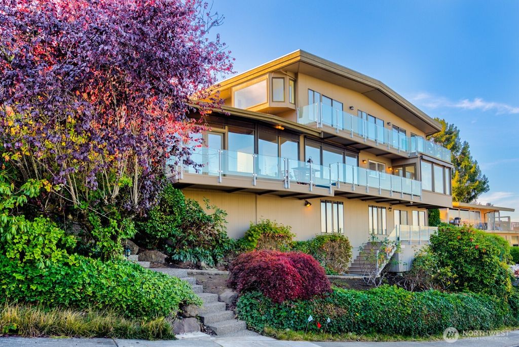 Photo of 8519 54TH Avenue NE, Seattle, WA 98115 (MLS # 2514932)