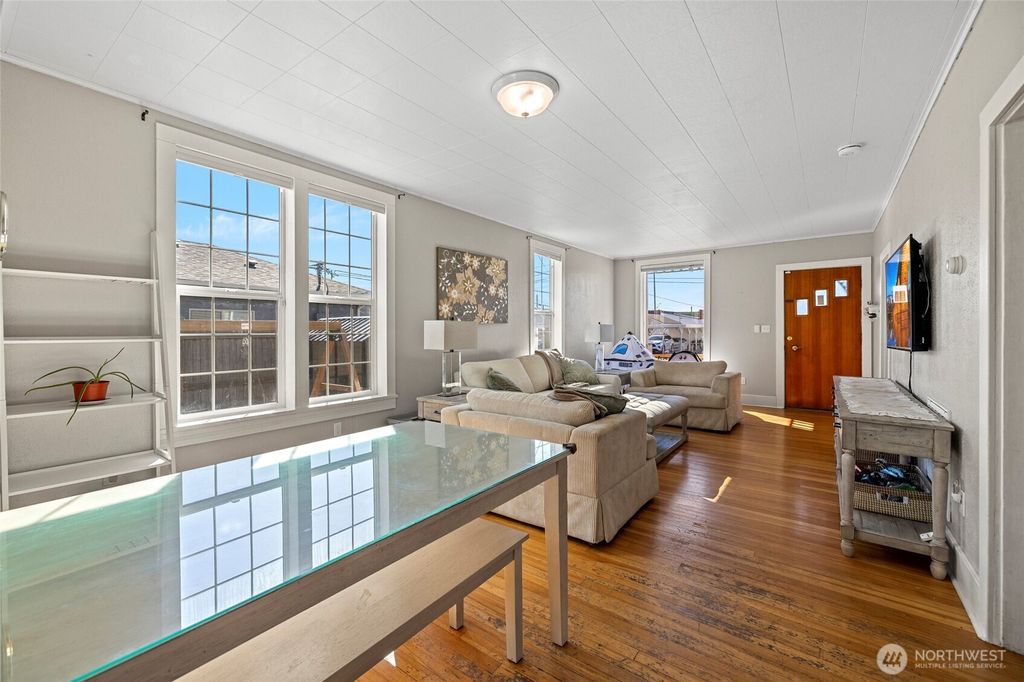 Photo of 625 E Hazel Avenue, Burlington, WA 98233 (MLS # 2505456)