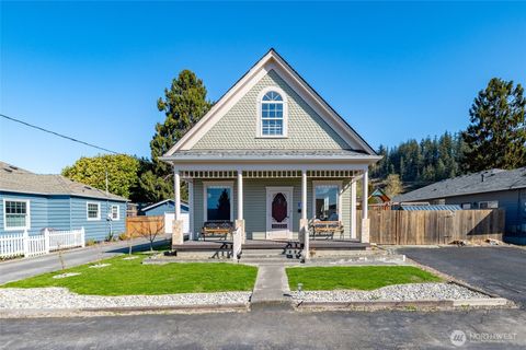 Photo of 625 E Hazel Avenue, Burlington, WA 98233 (MLS # 2505456)