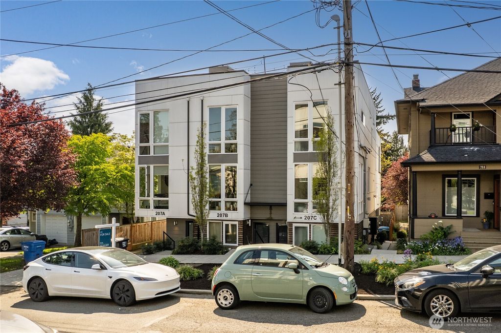 Photo of 207 16th Avenue #C, Seattle, WA 98122 (MLS # 2366151)