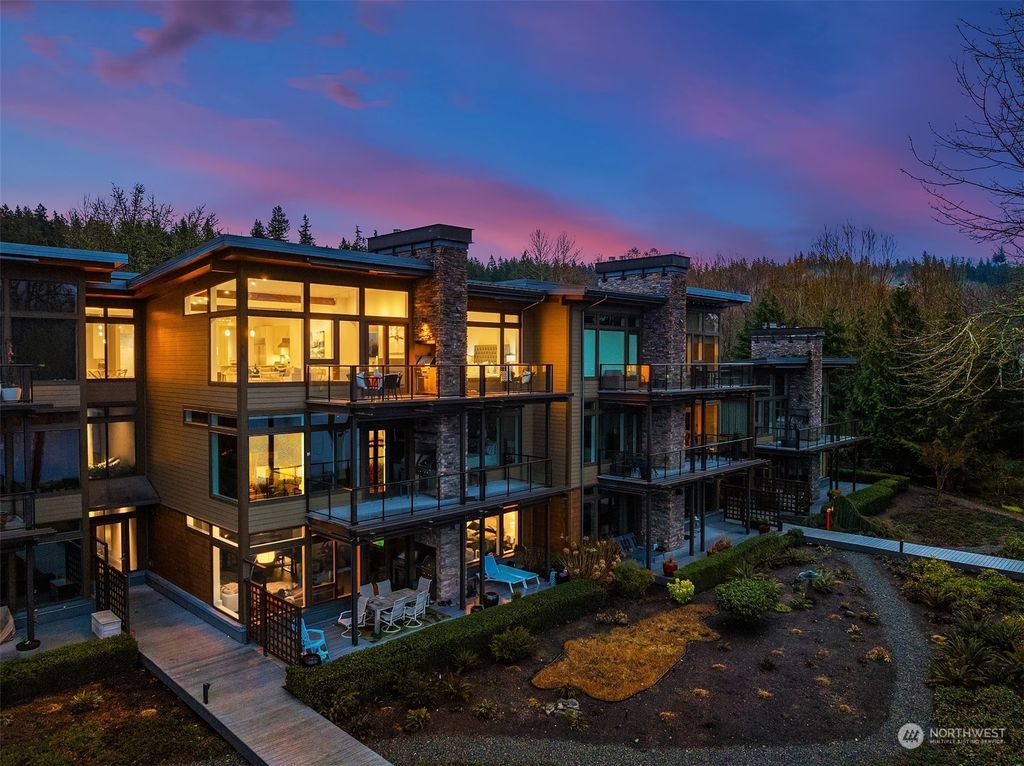 Photo of 4323 E Lake Sammamish Parkway SE #4323, Issaquah, WA 98029 (MLS # 2204455)