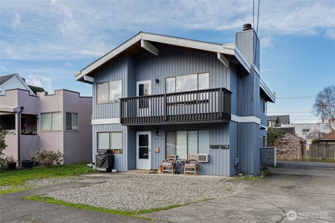Photo of 2619 58th Avenue SW #Upper, Seattle, WA 98116 (MLS # 2578433)