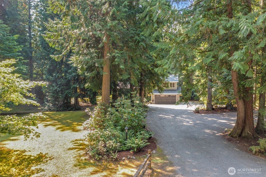 Photo of 24225 NE 10th Street, Sammamish, WA 98074 (MLS # 2432535)