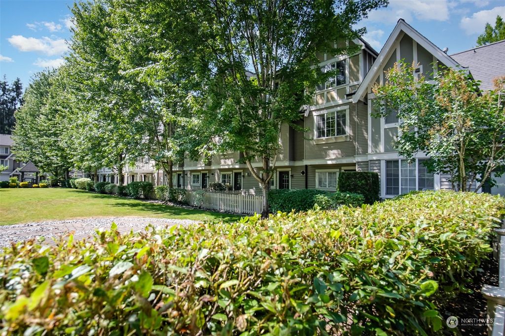 Photo of 18247 NE 96th Way #102, Redmond, WA 98052 (MLS # 2126503)