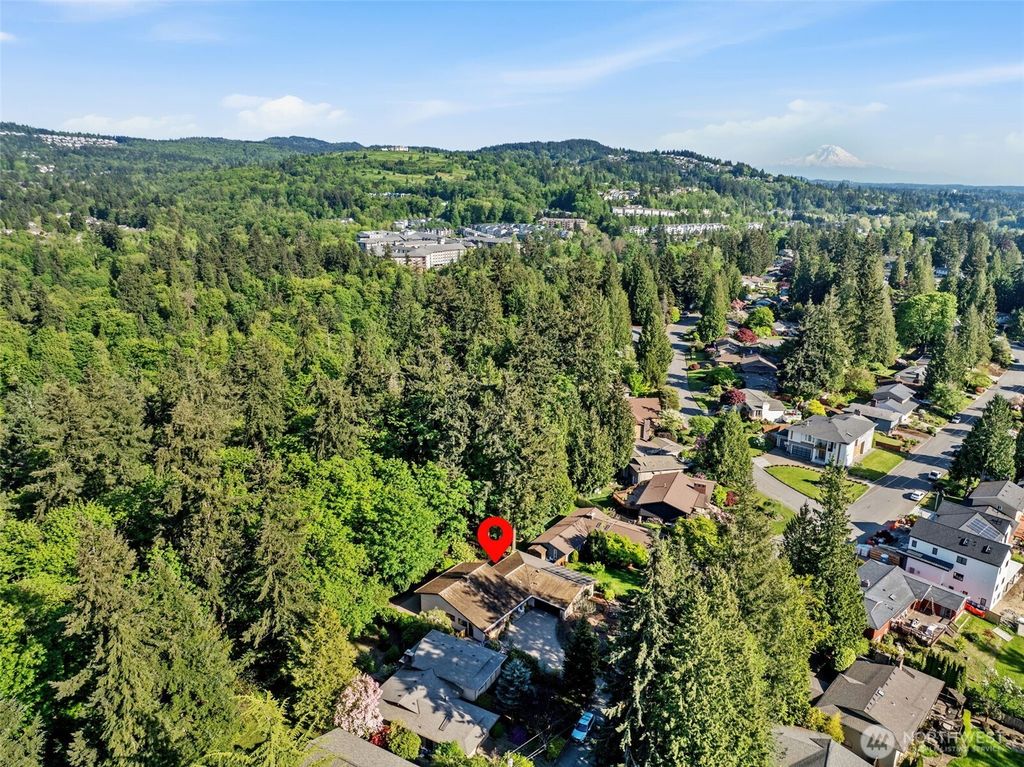 Photo of 6036 129th Avenue SE, Bellevue, WA 98006 (MLS # 2519709)