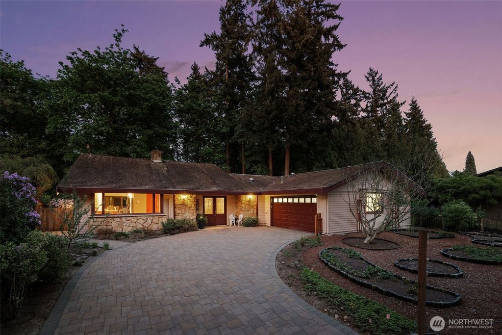 Photo of 6036 129th Avenue SE, Bellevue, WA 98006 (MLS # 2519709)