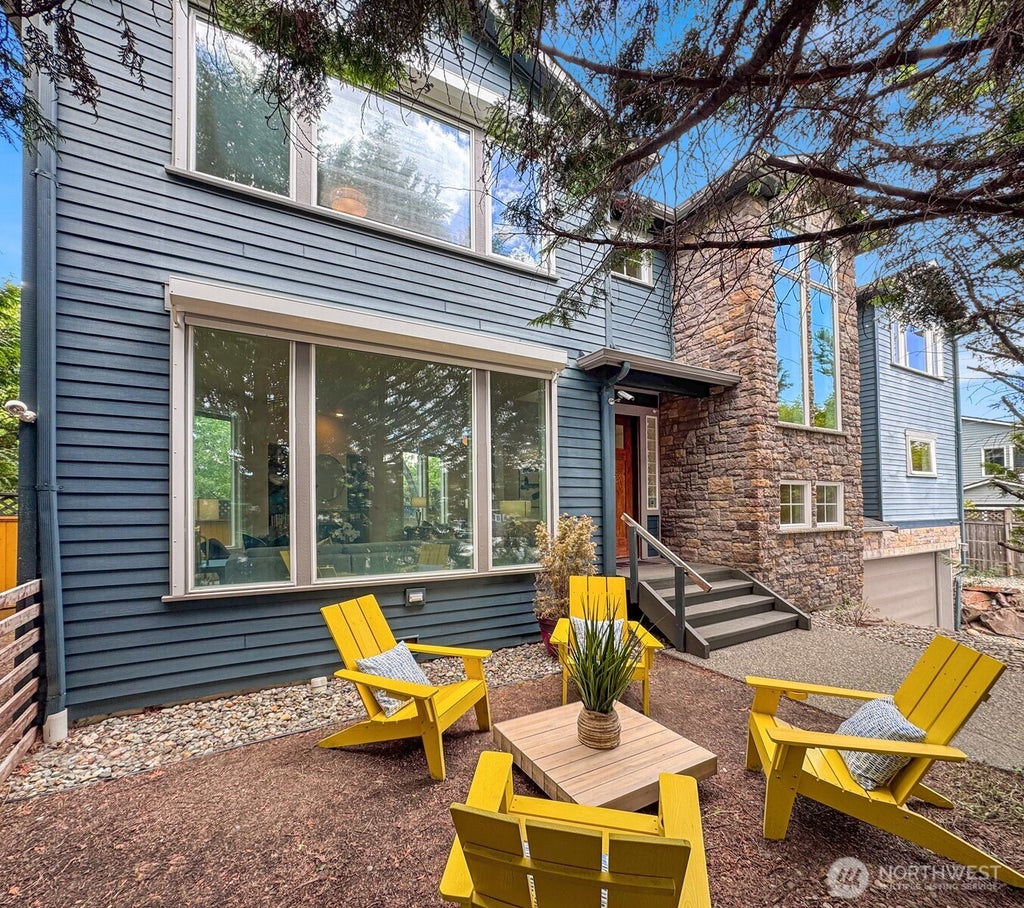 Photo of 4600 Green Lake Way N, Seattle, WA 98103 (MLS # 2572719)