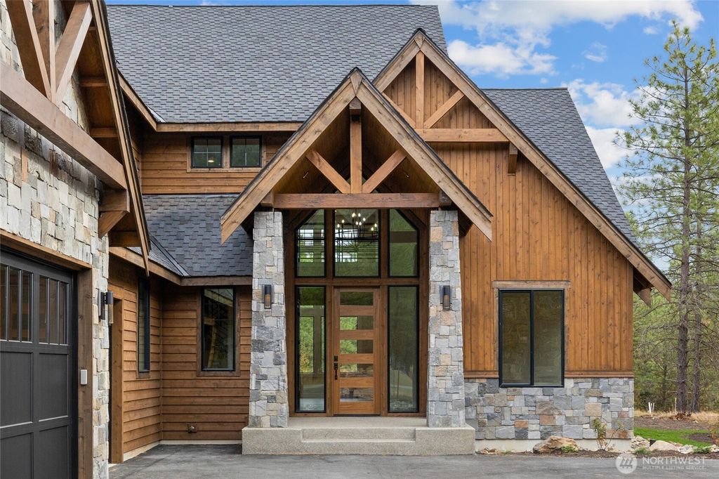 Photo of 1601 Wanawish Loop, Cle Elum, WA 98922 (MLS # 2469584)