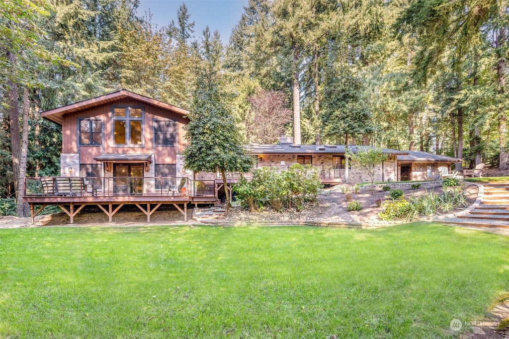 Photo of 24015 SE 30th Street, Sammamish, WA 98075 (MLS # 2009147)