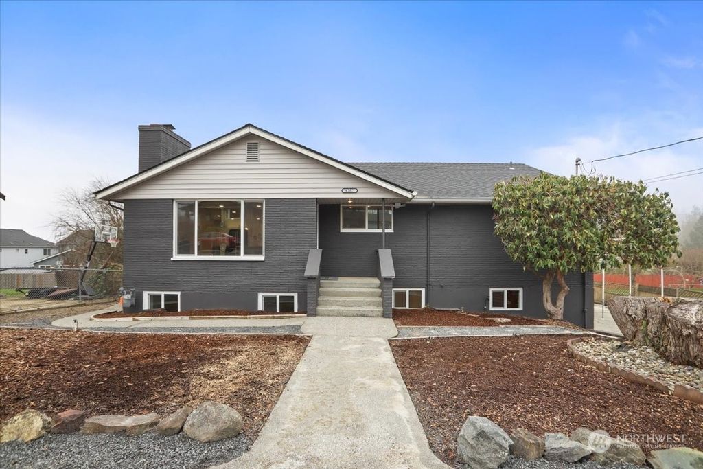 Photo of 6207 46th Street NE, Marysville, WA 98270 (MLS # 2323419)