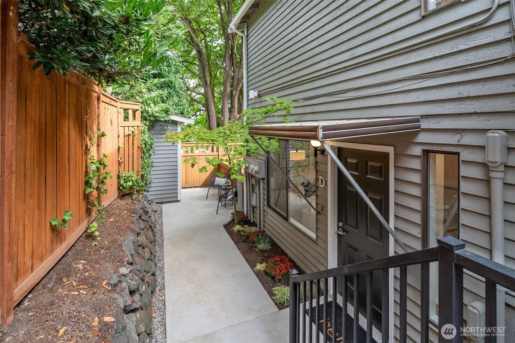 Photo of 202 25th Avenue E #D, Seattle, WA 98112 (MLS # 2426882)