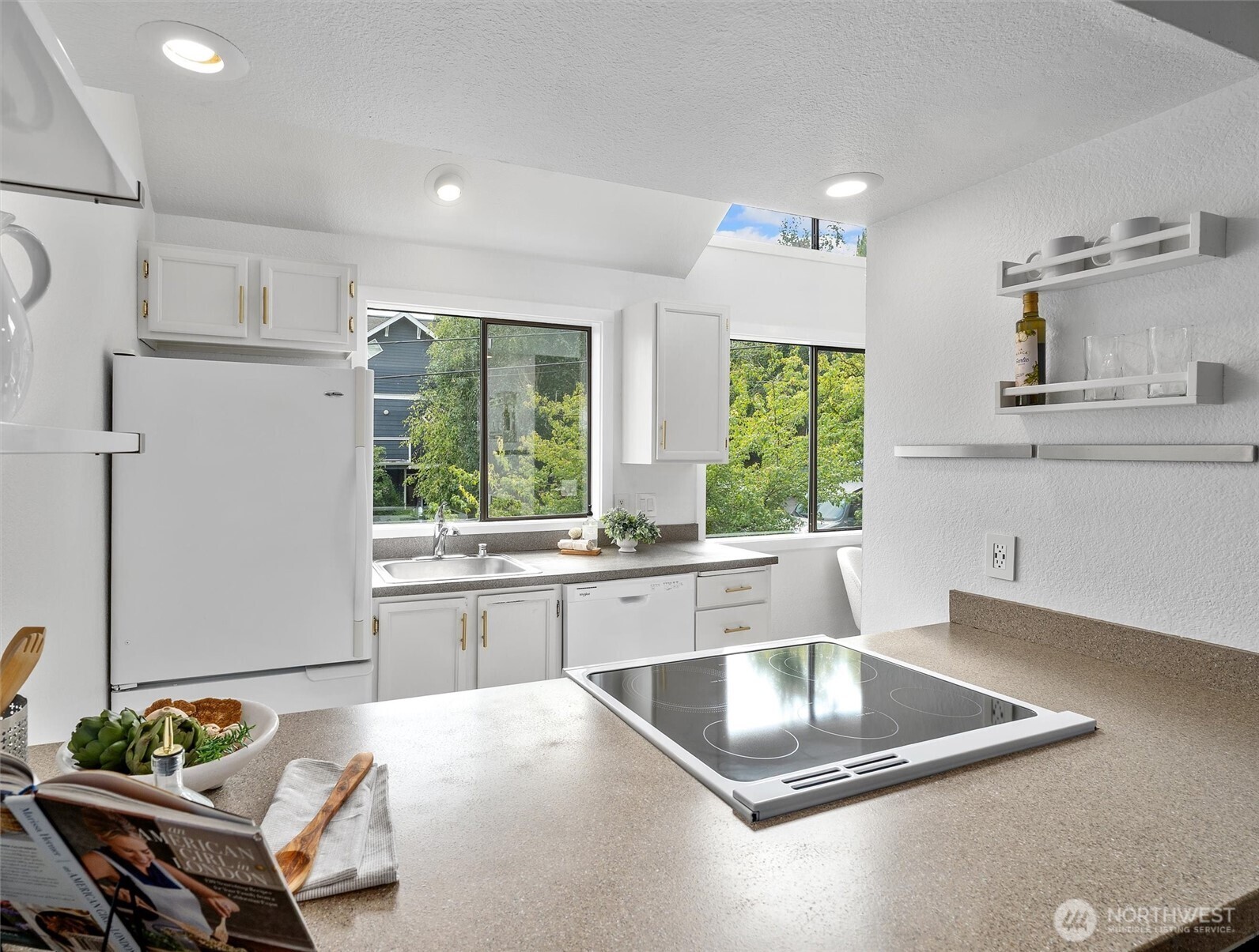 Seattle, Washington 98112, United States, 2 Bedrooms Bedrooms, ,2 BathroomsBathrooms,Residential,Active,203645