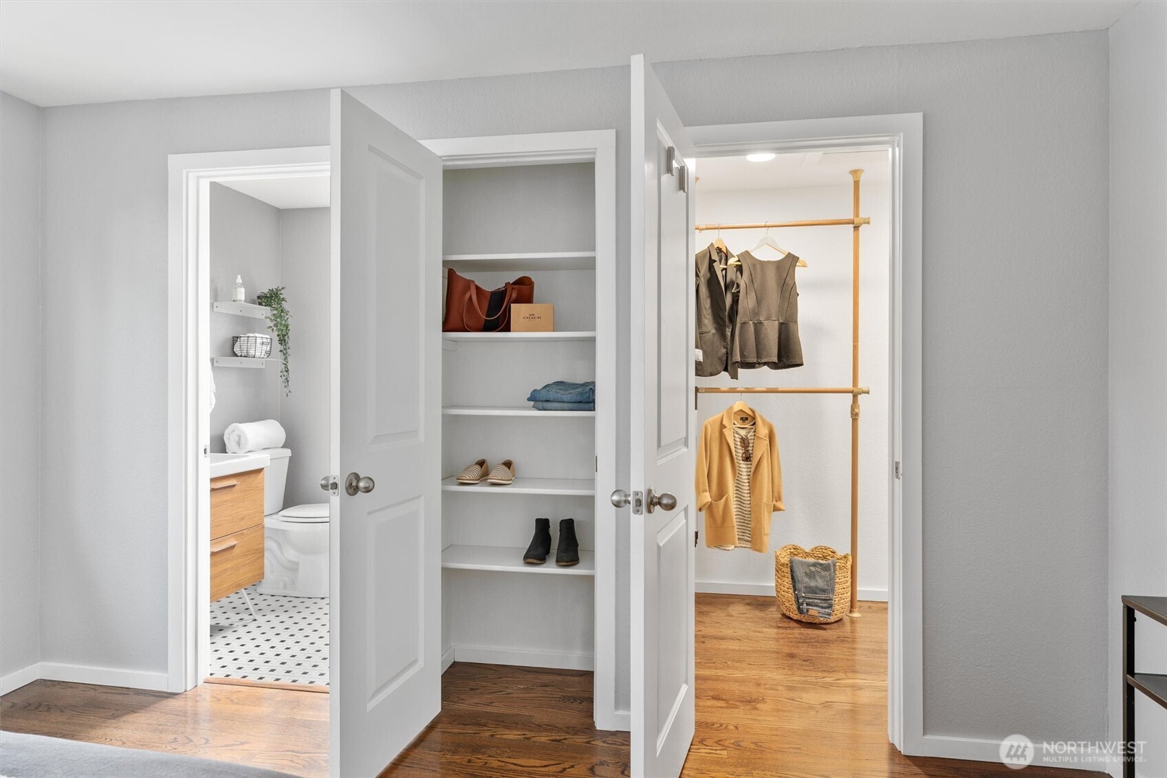 Seattle, Washington 98112, United States, 2 Bedrooms Bedrooms, ,2 BathroomsBathrooms,Residential,Active,203645