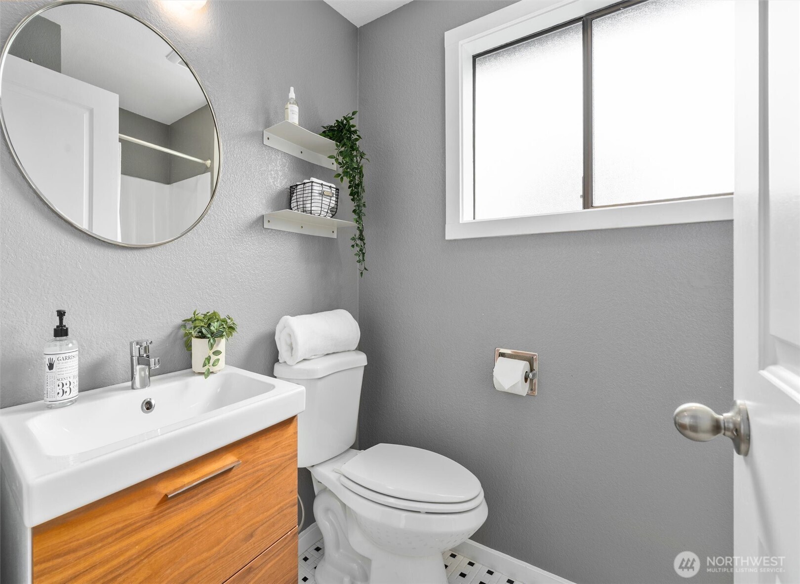 Seattle, Washington 98112, United States, 2 Bedrooms Bedrooms, ,2 BathroomsBathrooms,Residential,Active,203645