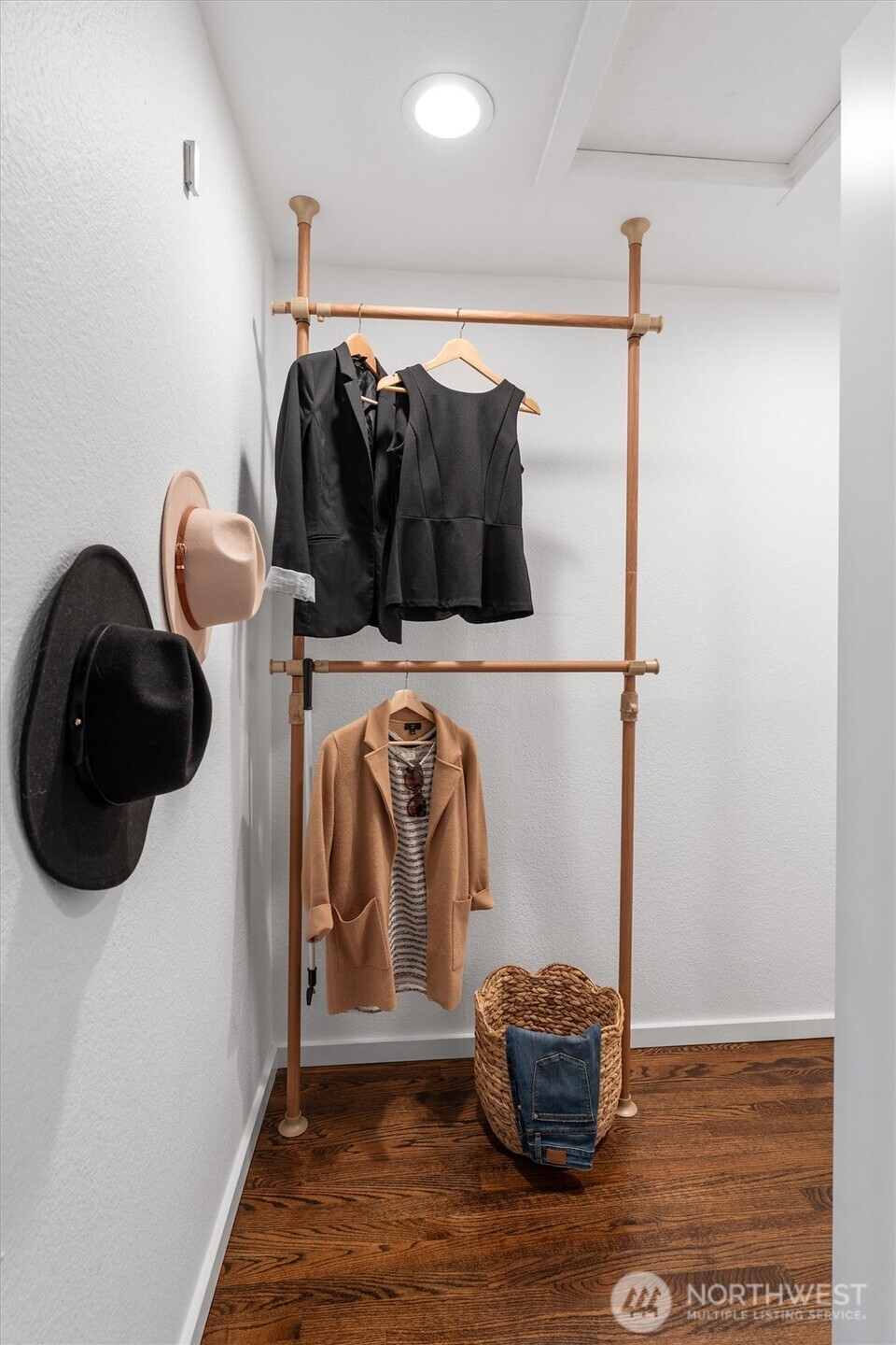 Seattle, Washington 98112, United States, 2 Bedrooms Bedrooms, ,2 BathroomsBathrooms,Residential,Active,203645