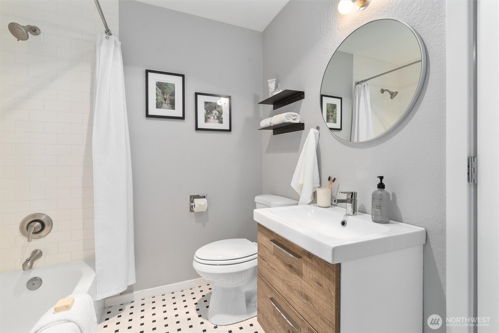 Seattle, Washington 98112, United States, 2 Bedrooms Bedrooms, ,2 BathroomsBathrooms,Residential,Active,203645