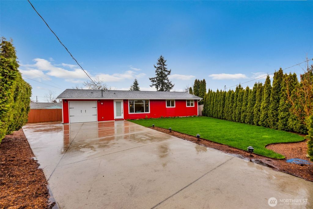 Photo of 447 Index Avenue NE, Renton, WA 98056 (MLS # 2499456)