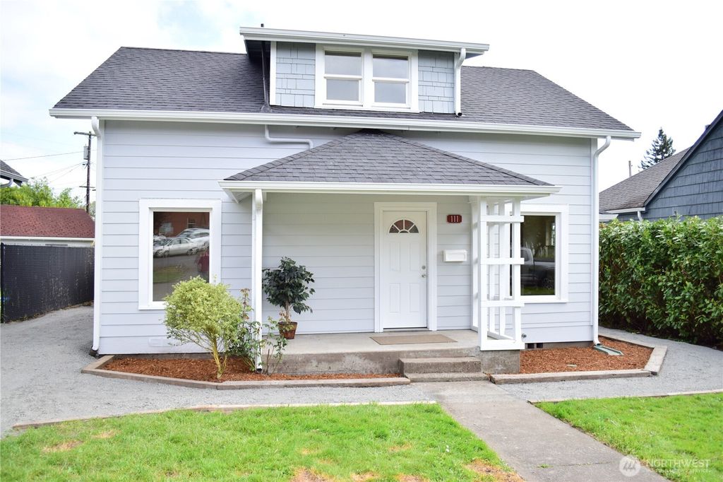 Photo of 111 SW Alfred Street, Chehalis, WA 98532 (MLS # 2518591)
