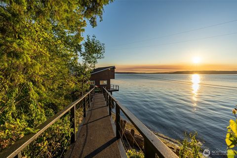 Photo of 6522 Whitman Street NE, Tacoma, WA 98422 (MLS # 2404934)