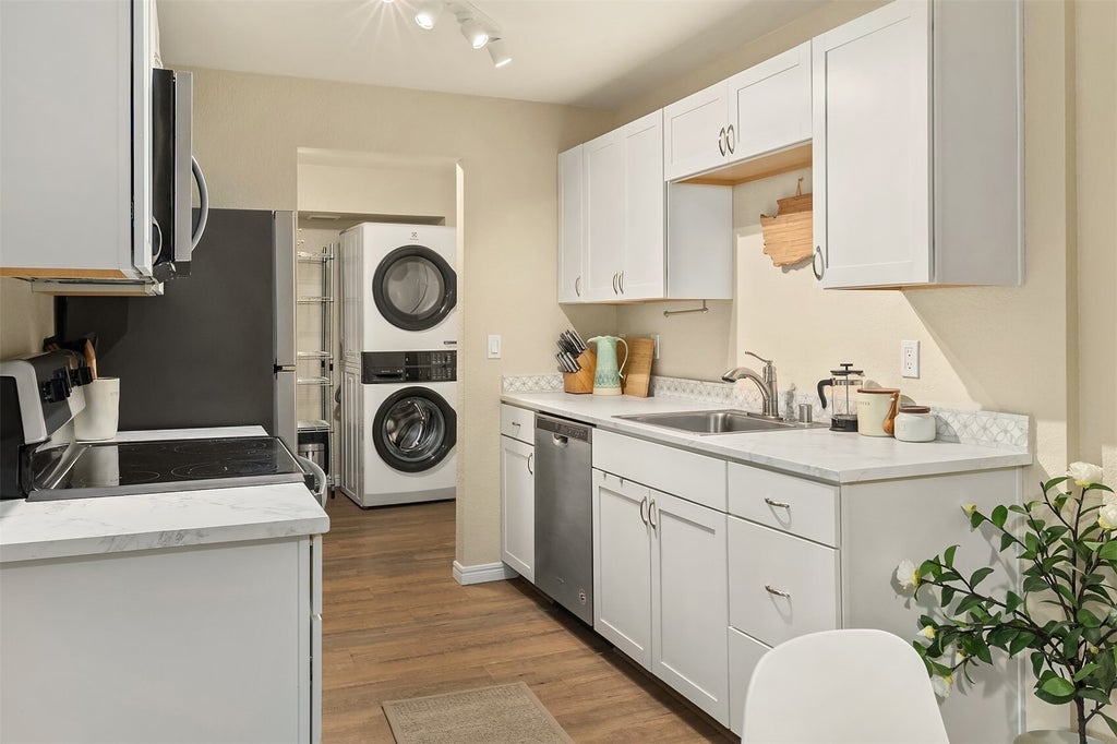 Photo of 750 N 143rd Street #208, Seattle, WA 98133 (MLS # 2595930)