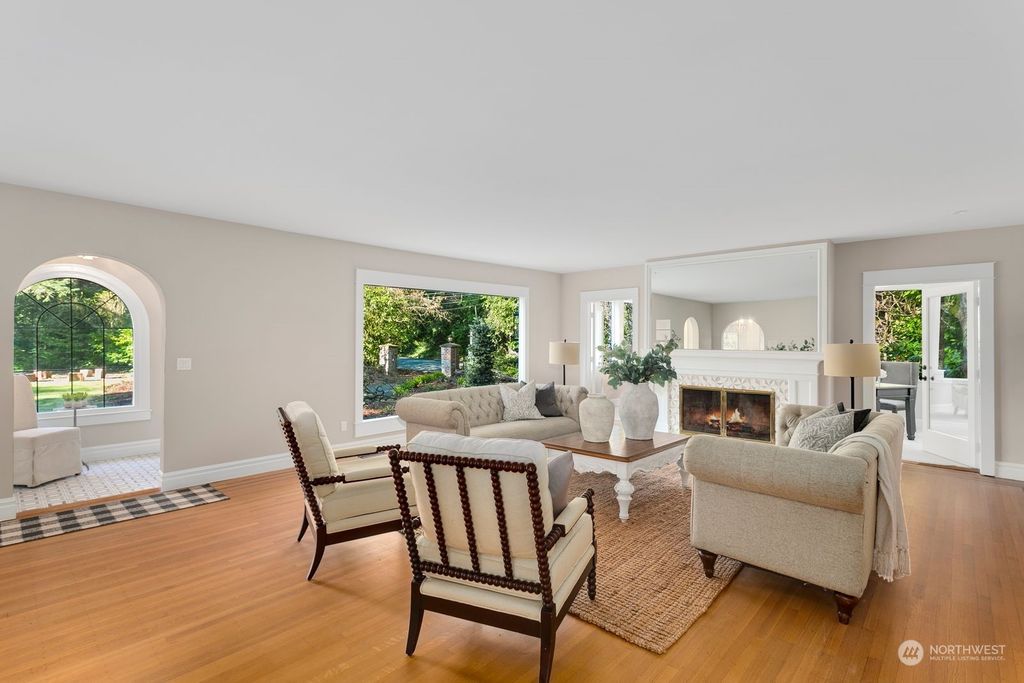 Photo of 18208 40th Avenue NE, Lake Forest Park, WA 98155 (MLS # 2187651)