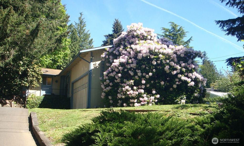 Photo of 22230 100 Avenue SE, Kent, WA 98031 (MLS # 2390086)