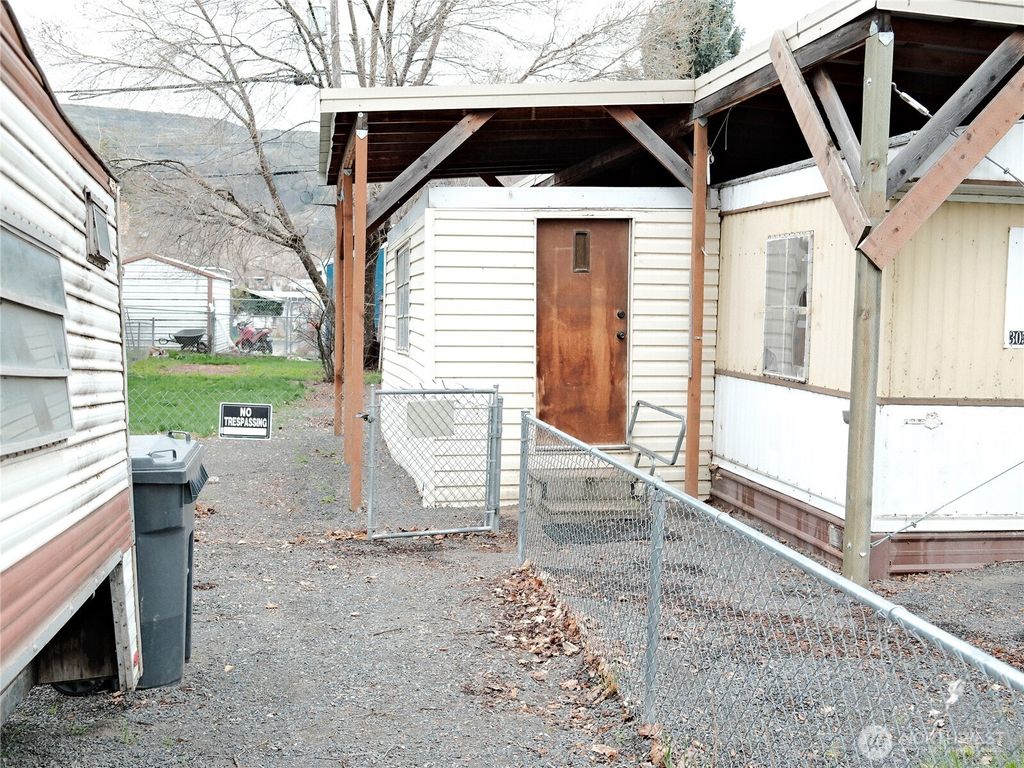 Photo of 305 Burdin Boulevard, Grand Coulee, WA 99133 (MLS # 2500960)