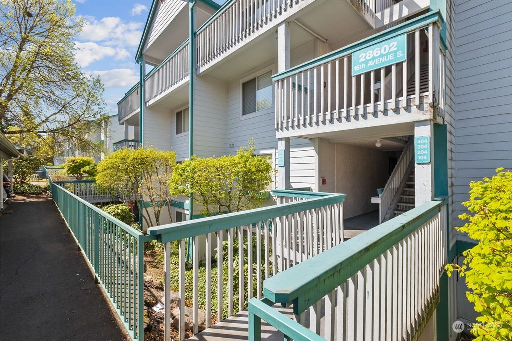 Photo of 28602 16th Avenue S #404, Federal Way, WA 98003 (MLS # 2064123)