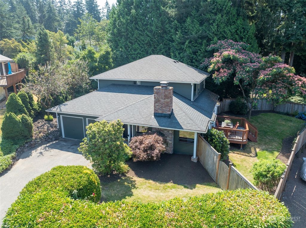 Photo of 10310 112th Court NE, Kirkland, WA 98033 (MLS # 2275160)