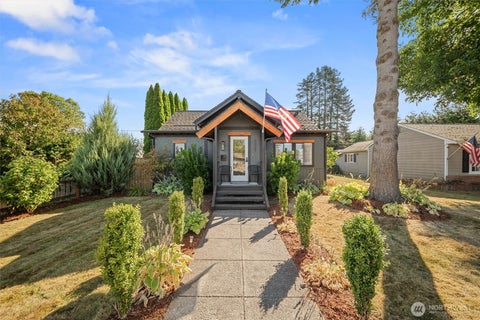 Photo of 1337 Pioneer Street, Enumclaw, WA 98022 (MLS # 2580243)