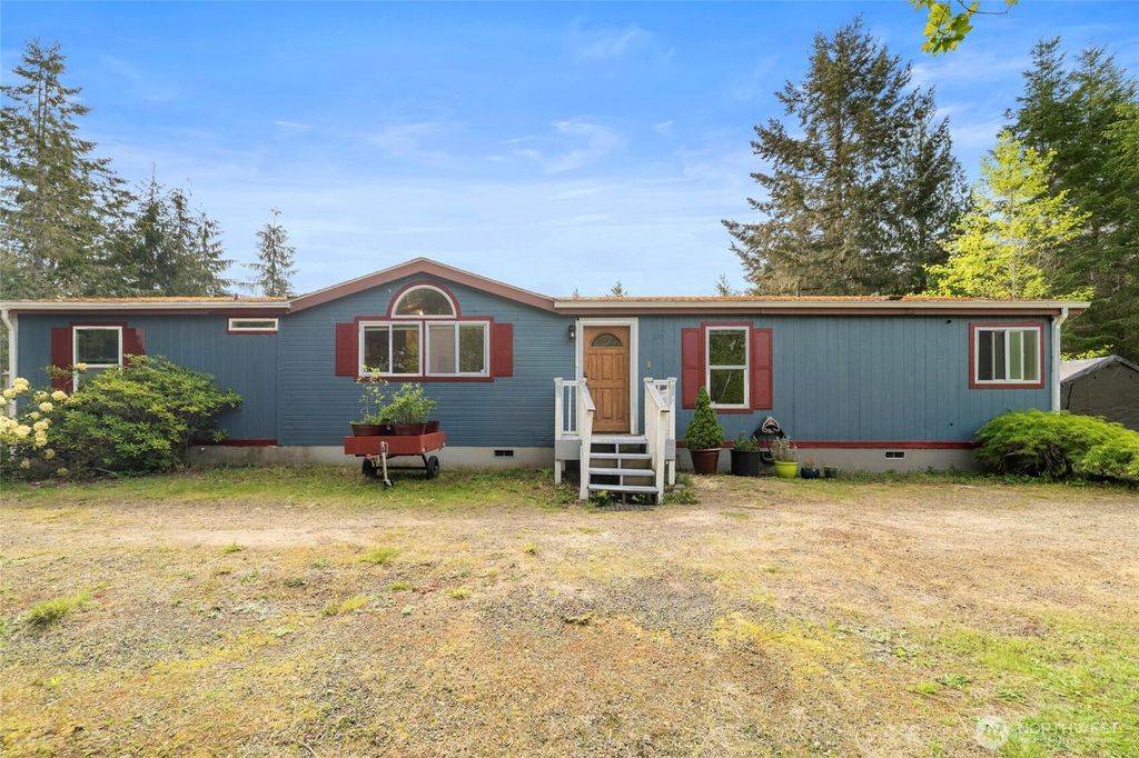 Photo of 300 E Sunset Ridge Road, Union, WA 98592 (MLS # 2521561)